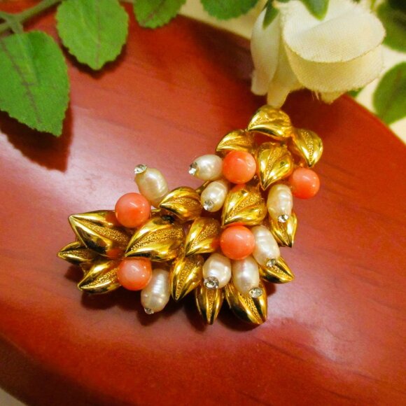 VINTAGE Gemstone Gold Floral Brooch: Coral, Pearl, Rhinestone, Gold Plate Pin - Picture 10 of 14